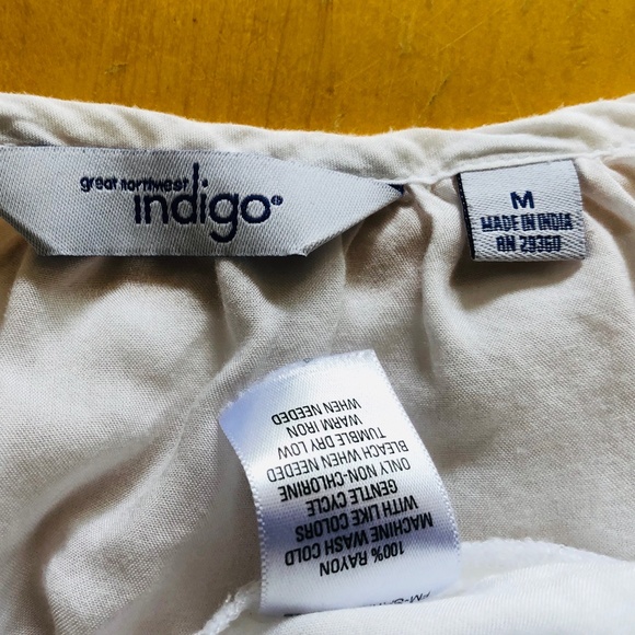 Medium White Pullover Scoop Neck Blouse INDIGO Button Up Sleeves - Picture 2 of 8